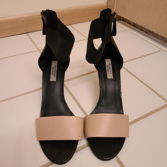 Simply Vera Vera Wang Ankle Strap Heels - Picture 3 of 12